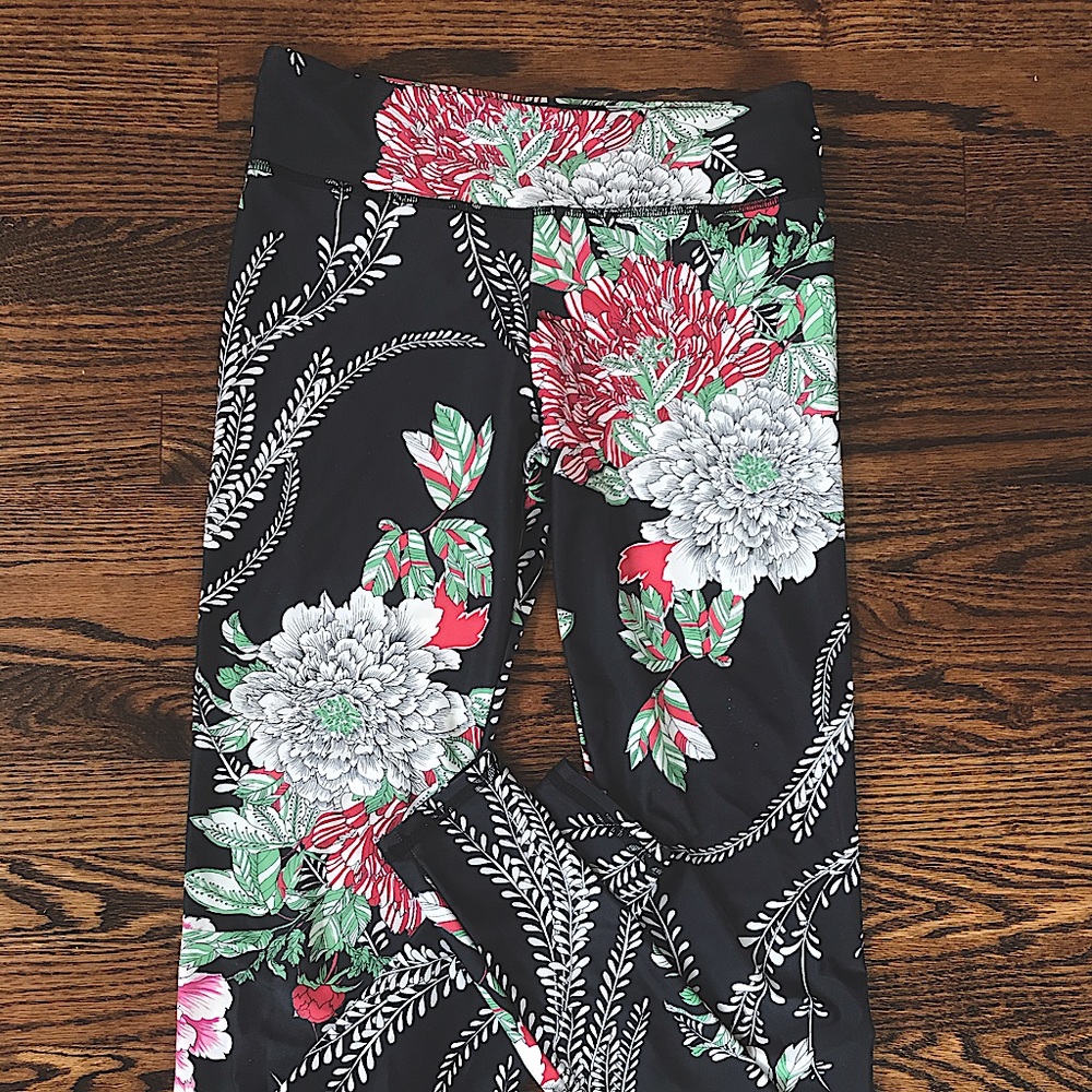 FREE with bundle! Floral Jala leggings